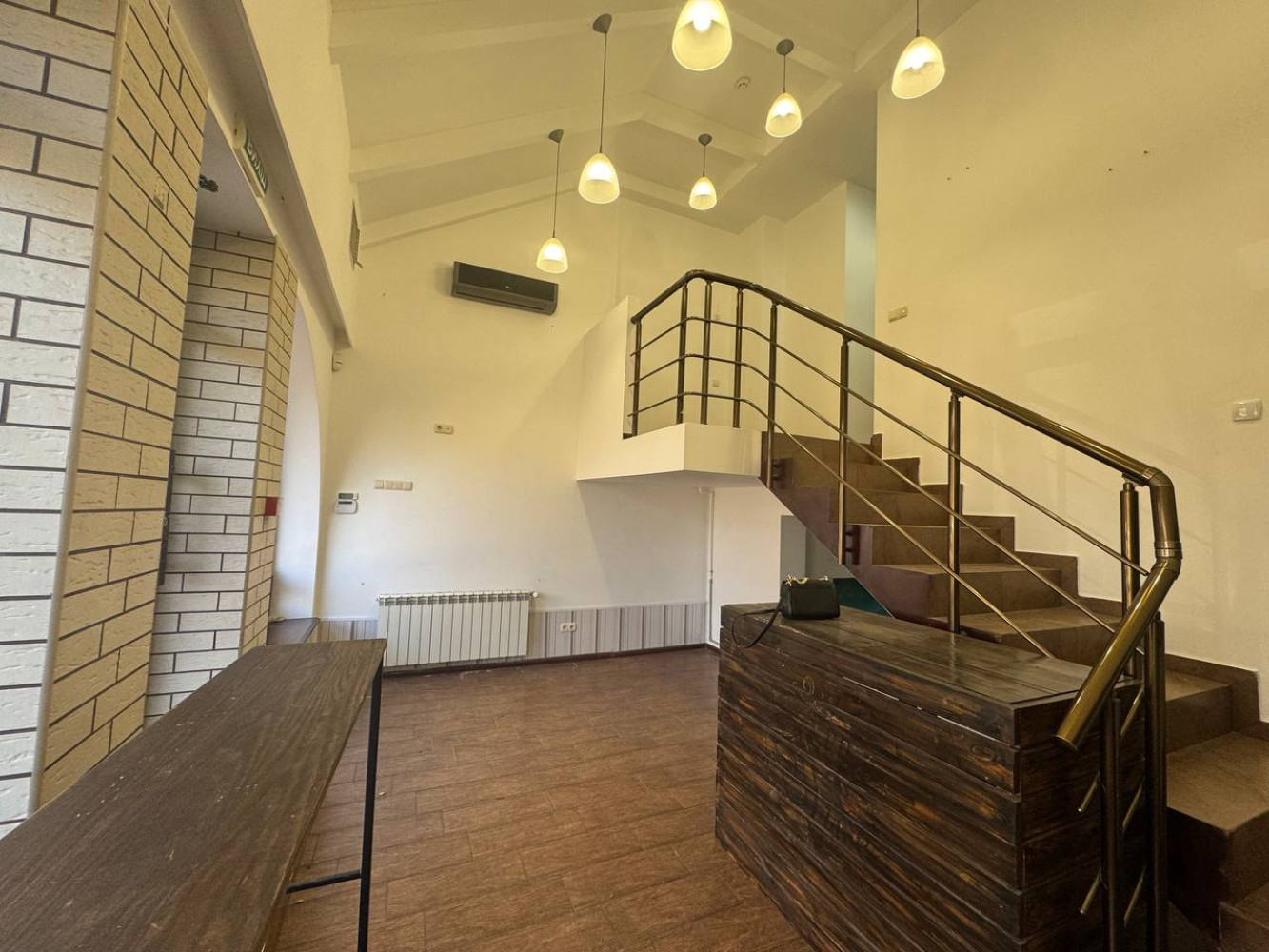 Комерційна нерухомість на вул. Массив Радужный, 98 м², 120 000$ — FAKTOR