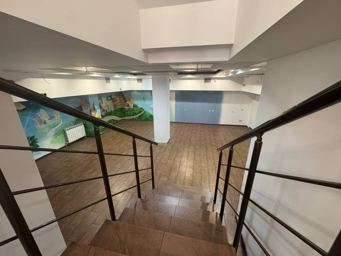 Комерційна нерухомість на вул. Массив Радужный, 98 м², 120 000$ — FAKTOR