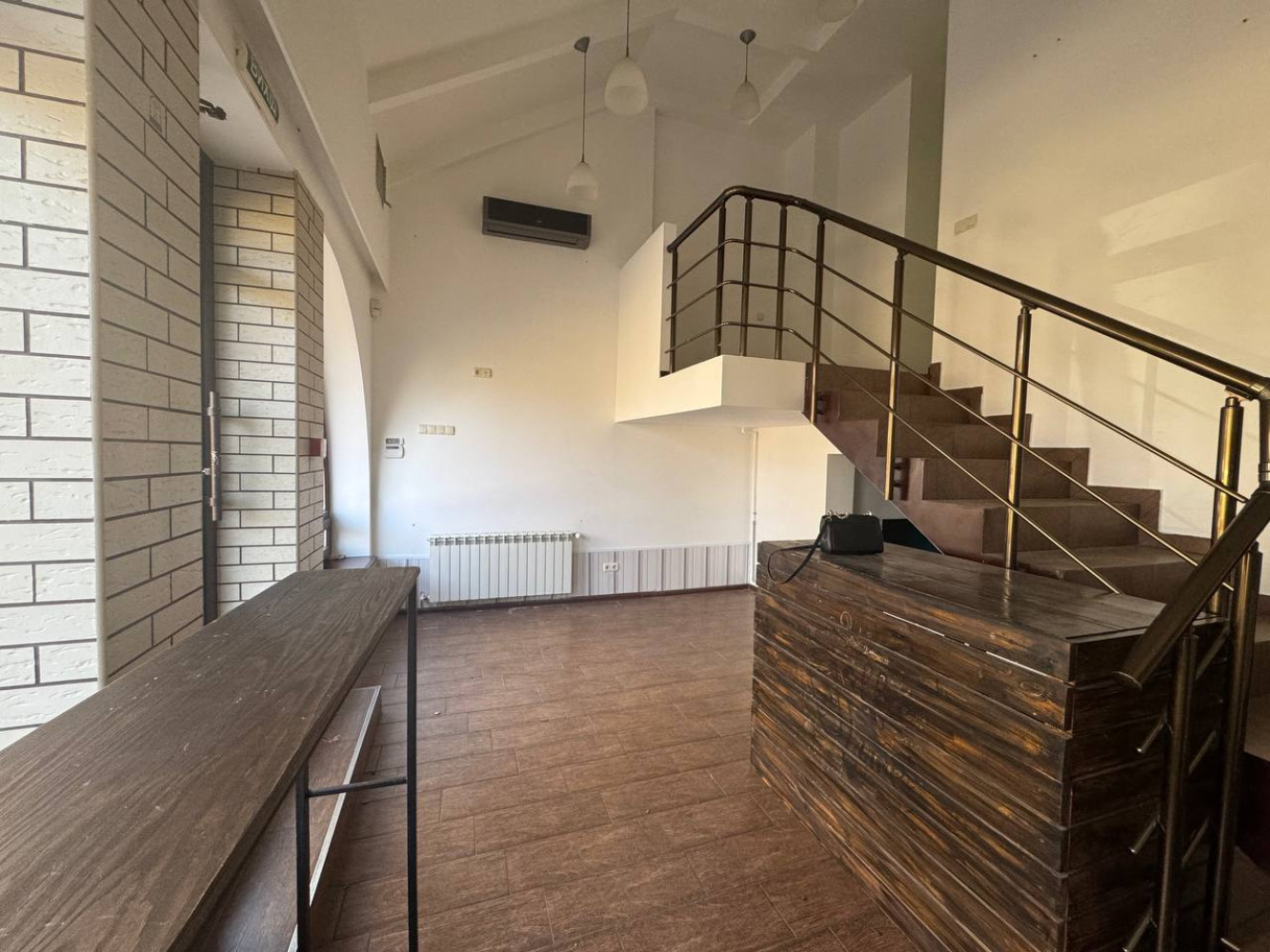 Комерційна нерухомість на вул. Массив Радужный, 98 м², 120 000$ — FAKTOR