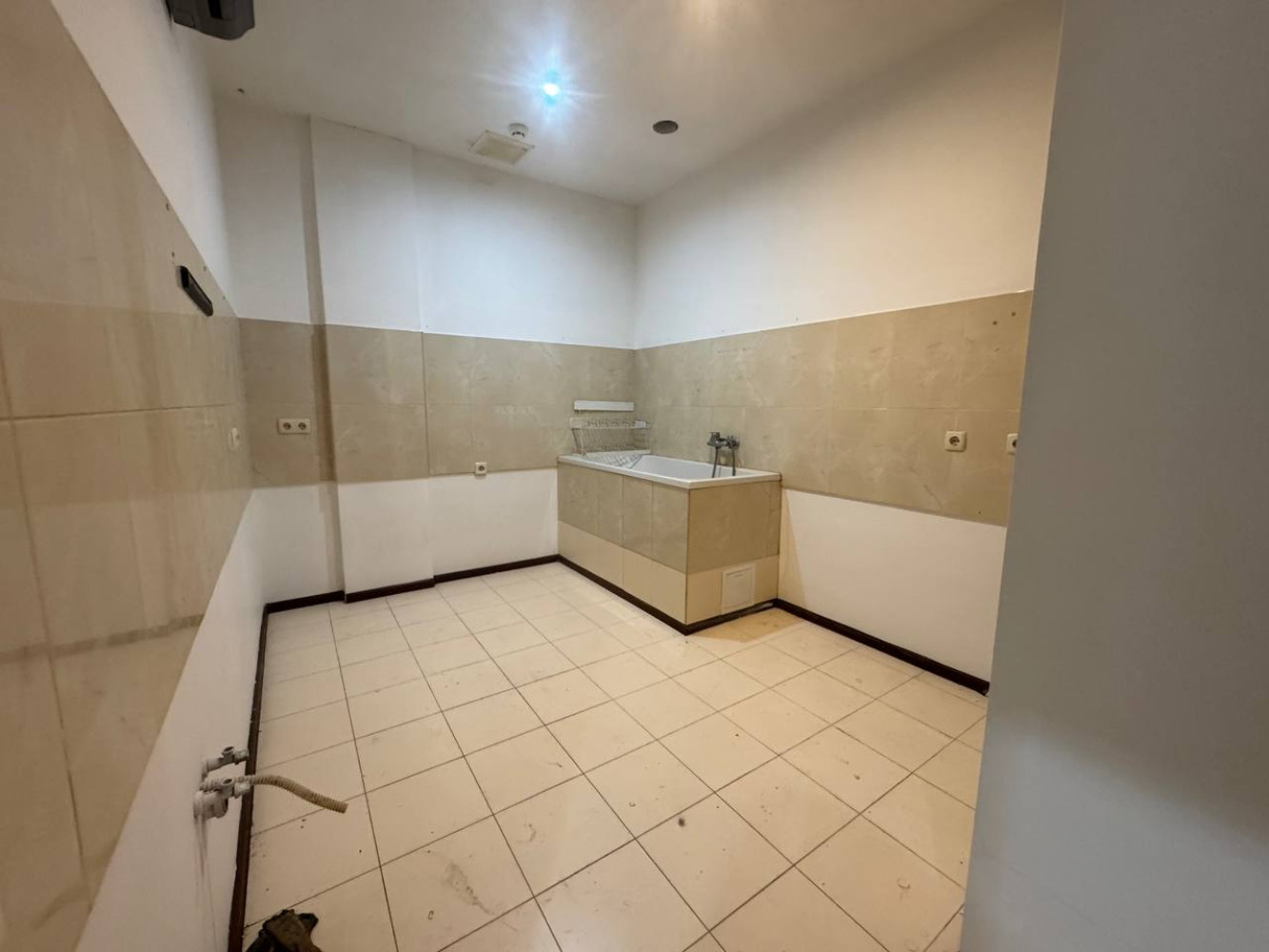 Комерційна нерухомість на вул. Массив Радужный, 98 м², 120 000$ — FAKTOR