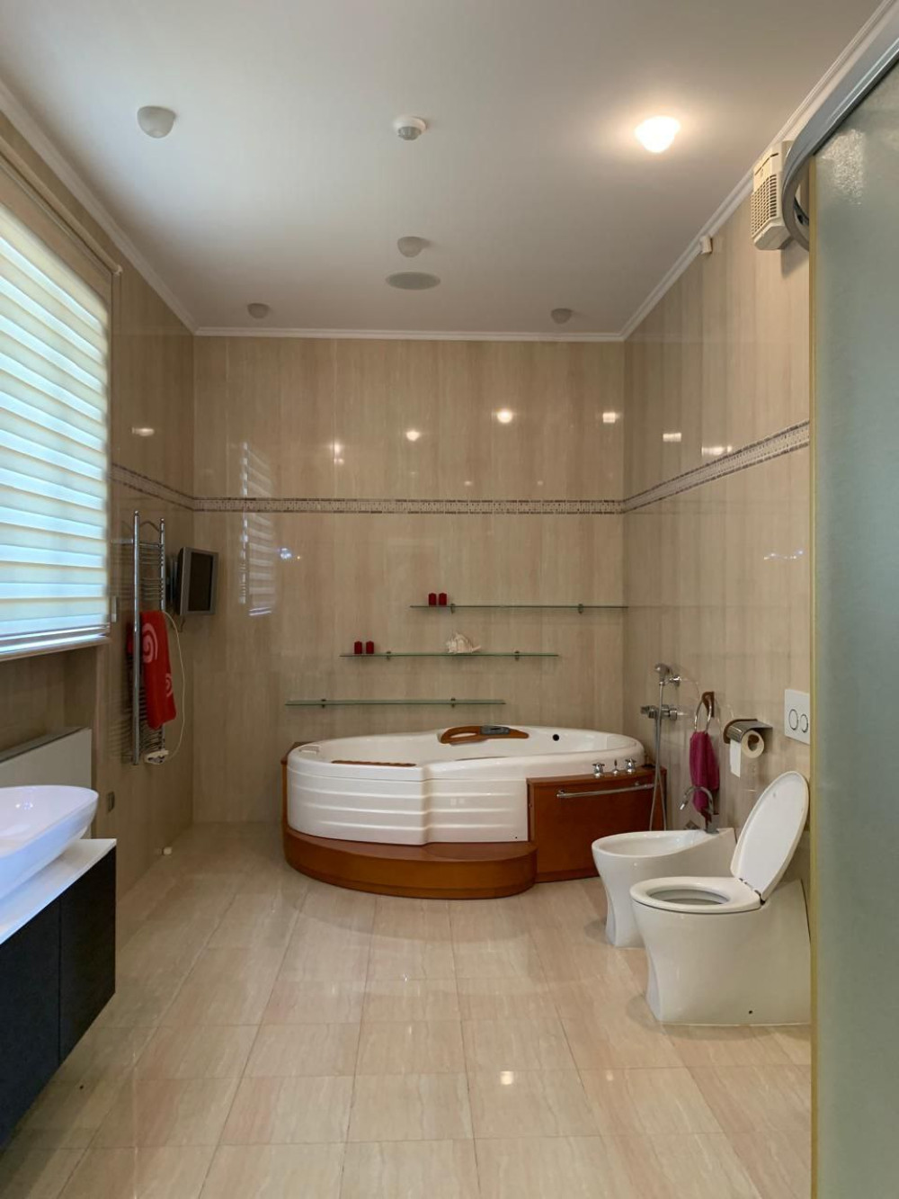 Квартира на ул. Черноморская, 194 м², 375 000$ — FAKTOR