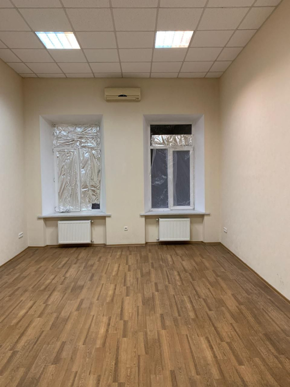 Комерційна нерухомість на вул. Жуковского, 176 м², 175 000$ — FAKTOR
