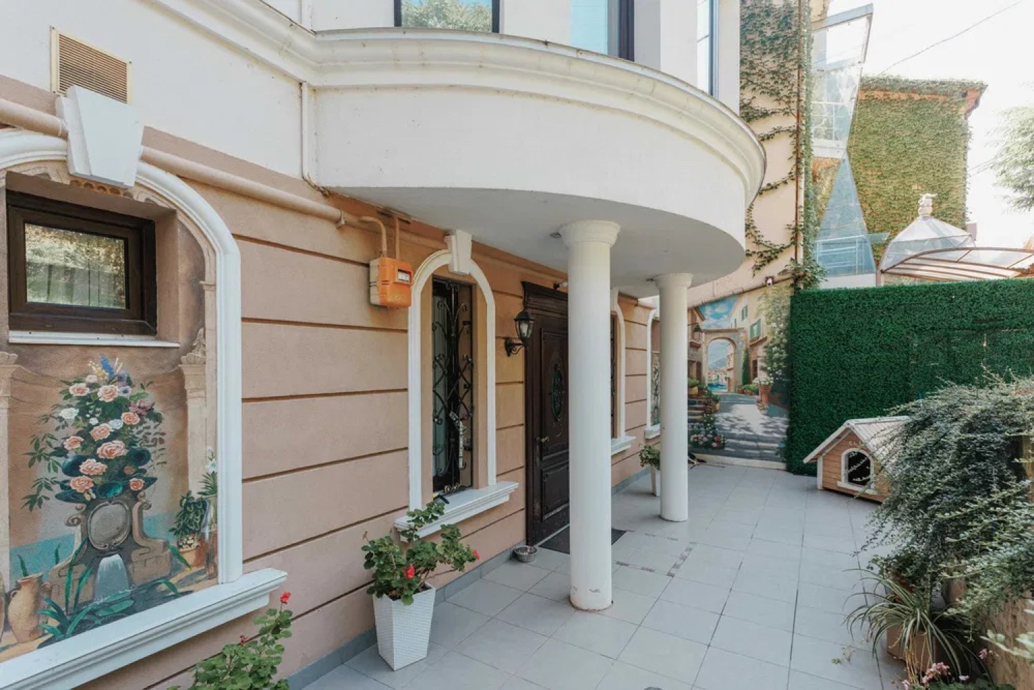 Дом на ул. Новобереговая, 375 м², 1 300 000$ — FAKTOR