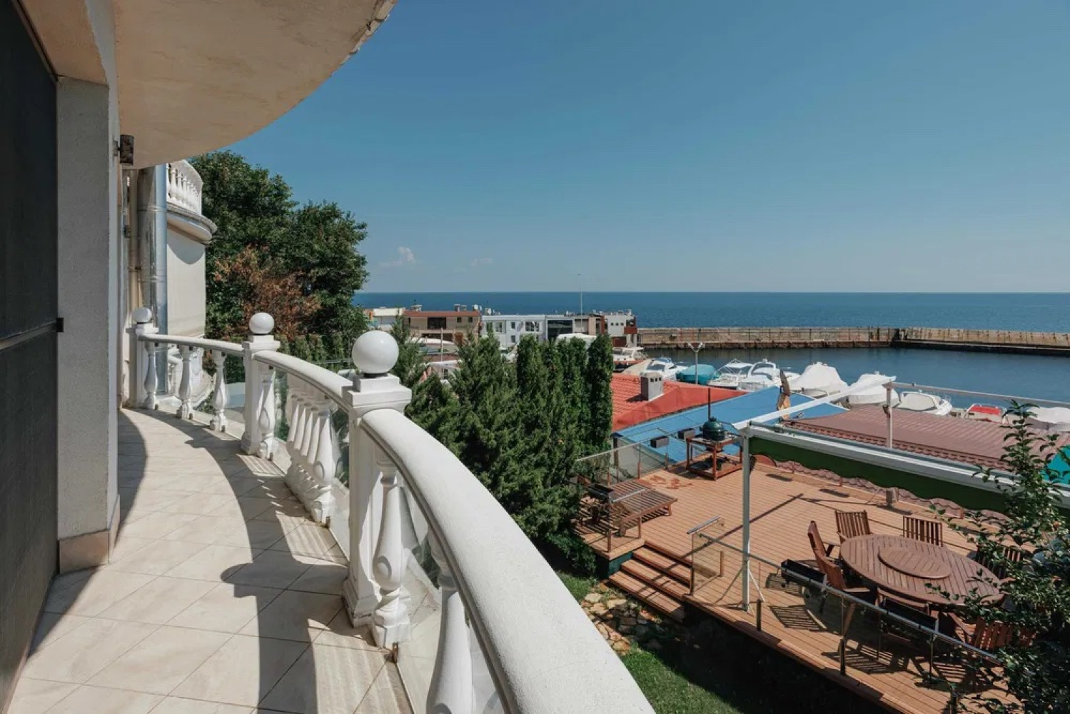Дом на ул. Новобереговая, 375 м², 1 300 000$ — FAKTOR