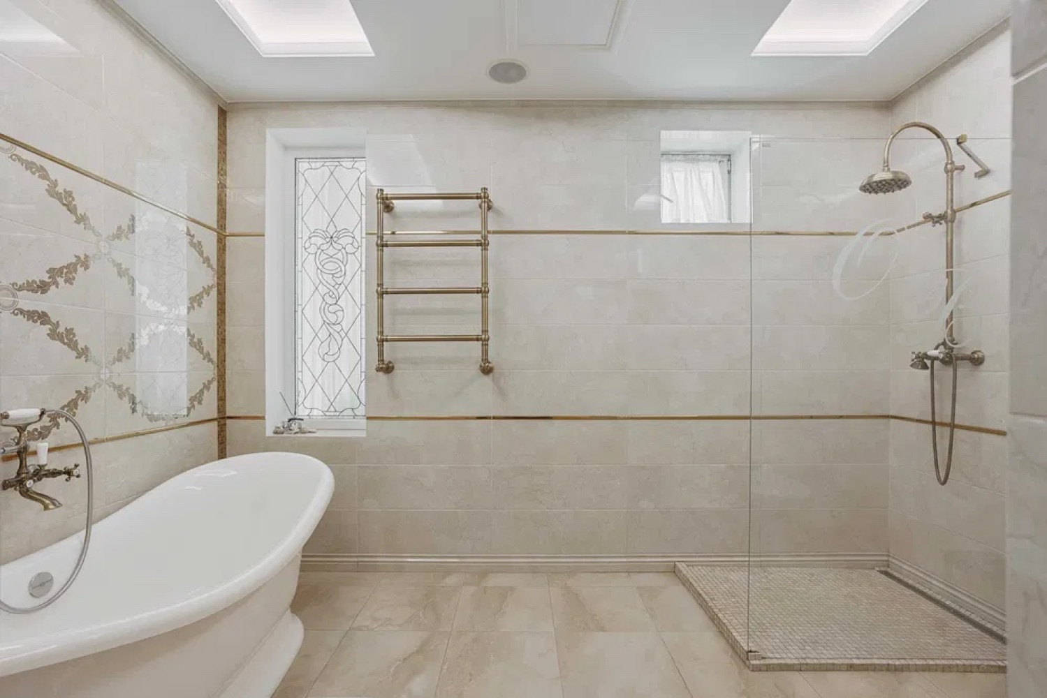 Дом на ул. Новобереговая, 375 м², 1 300 000$ — FAKTOR