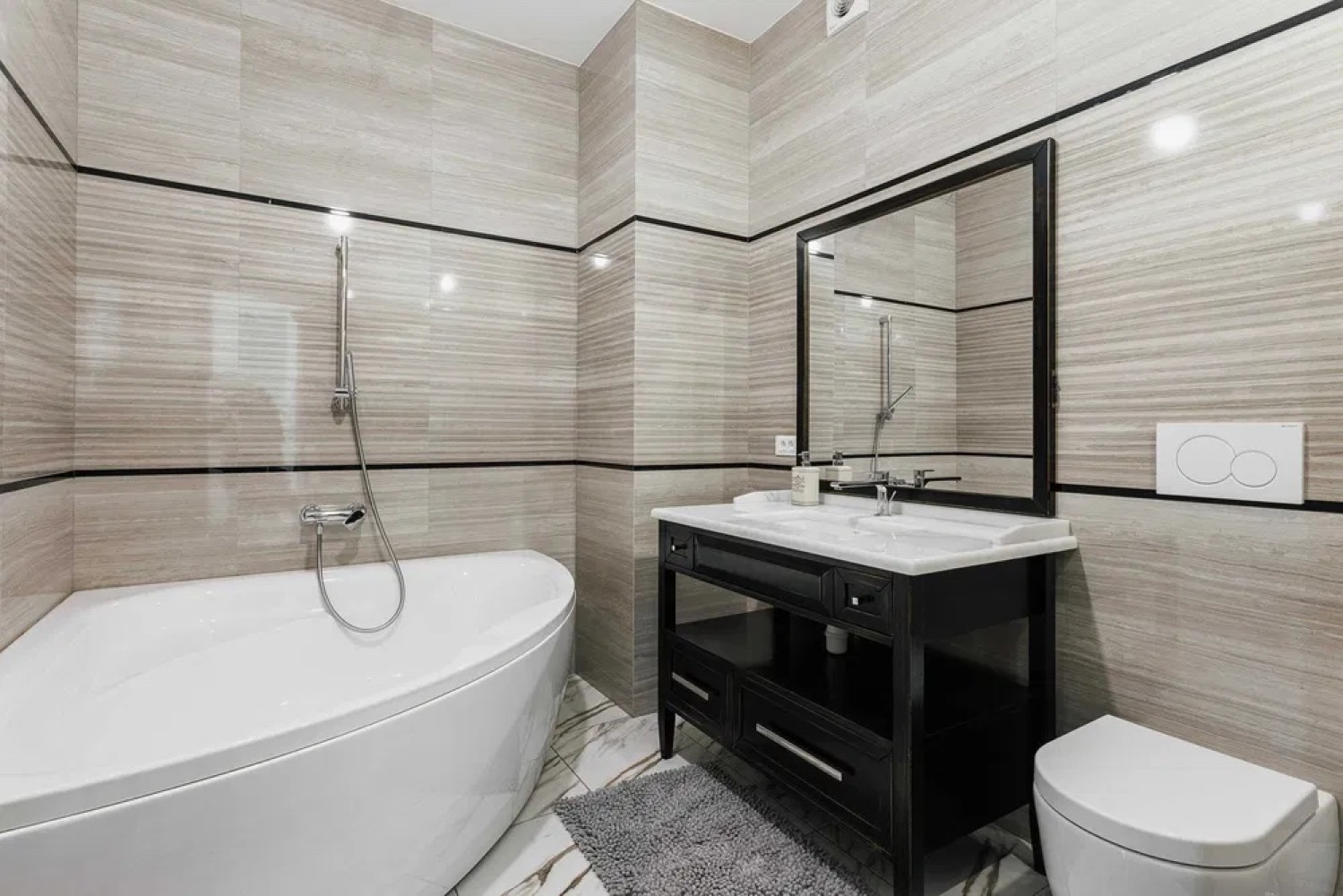 Дом на ул. Новобереговая, 375 м², 1 300 000$ — FAKTOR