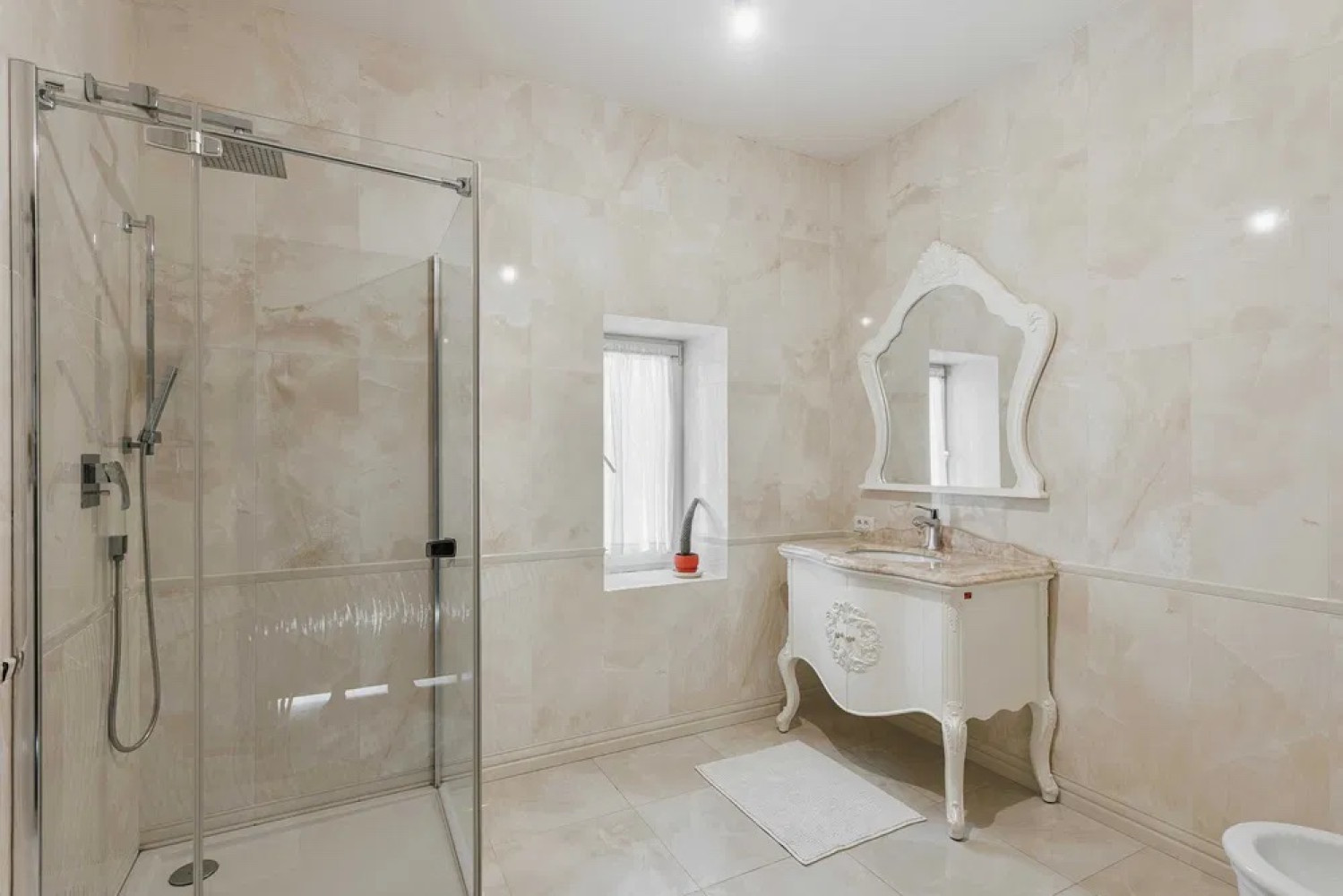 Дом на ул. Новобереговая, 375 м², 1 300 000$ — FAKTOR