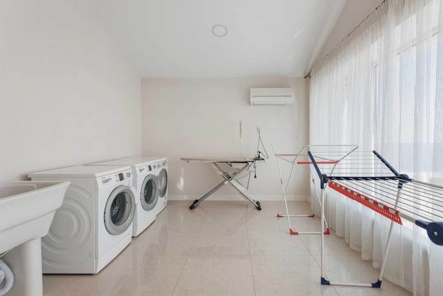 Дом на ул. Новобереговая, 375 м², 1 300 000$ — FAKTOR