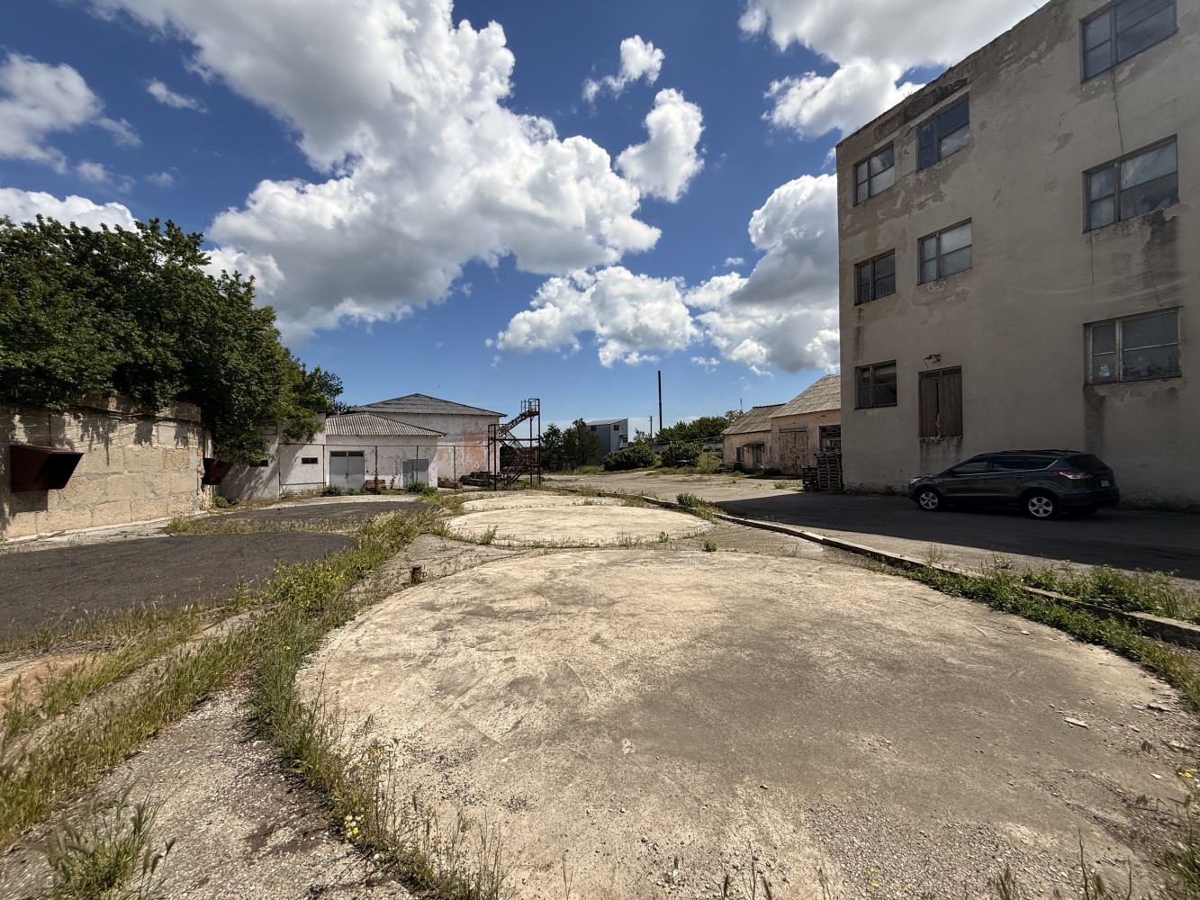 Комерційна нерухомість на вул. Центральная, 10700 м², 1 500 000$ — FAKTOR