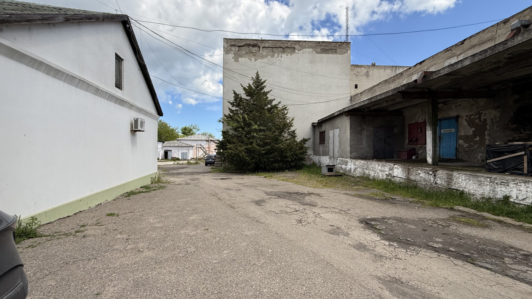 Комерційна нерухомість на вул. Центральная, 10700 м², 1 500 000$ — FAKTOR