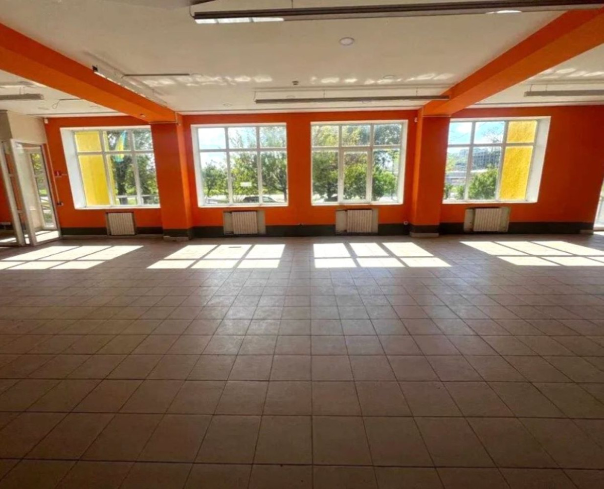 Комерційна нерухомість на вул. Семена Палия, 450 м², 340 000$ — FAKTOR