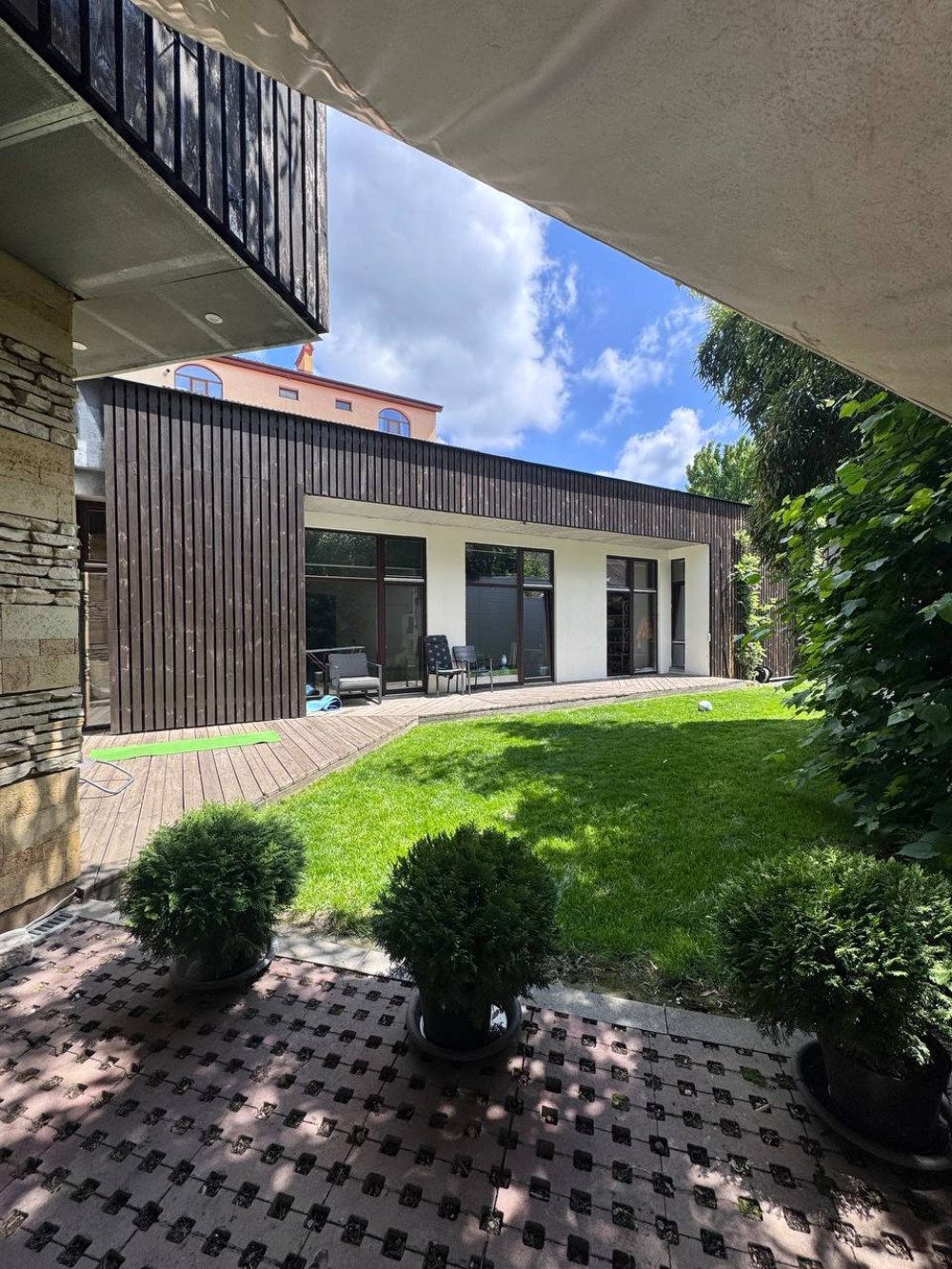 Дом на ул. Елочная, 315 м², 550 000$ — FAKTOR