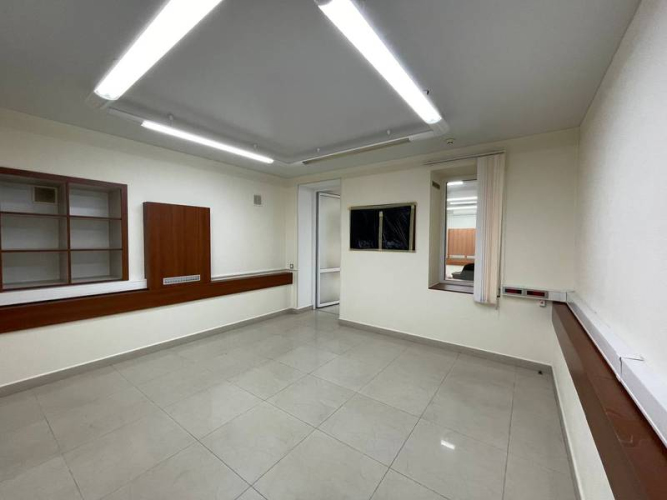 Комерційна нерухомість на вул. Базарная, 310 м², 225 000$ — FAKTOR