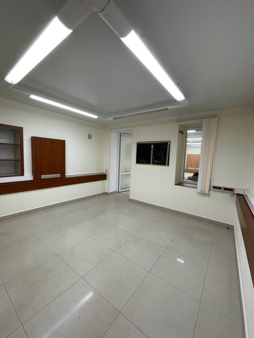 Комерційна нерухомість на вул. Базарная, 310 м², 225 000$ — FAKTOR