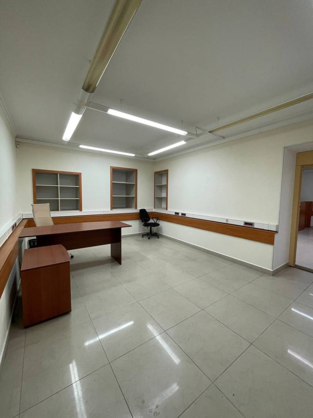 Комерційна нерухомість на вул. Базарная, 310 м², 225 000$ — FAKTOR