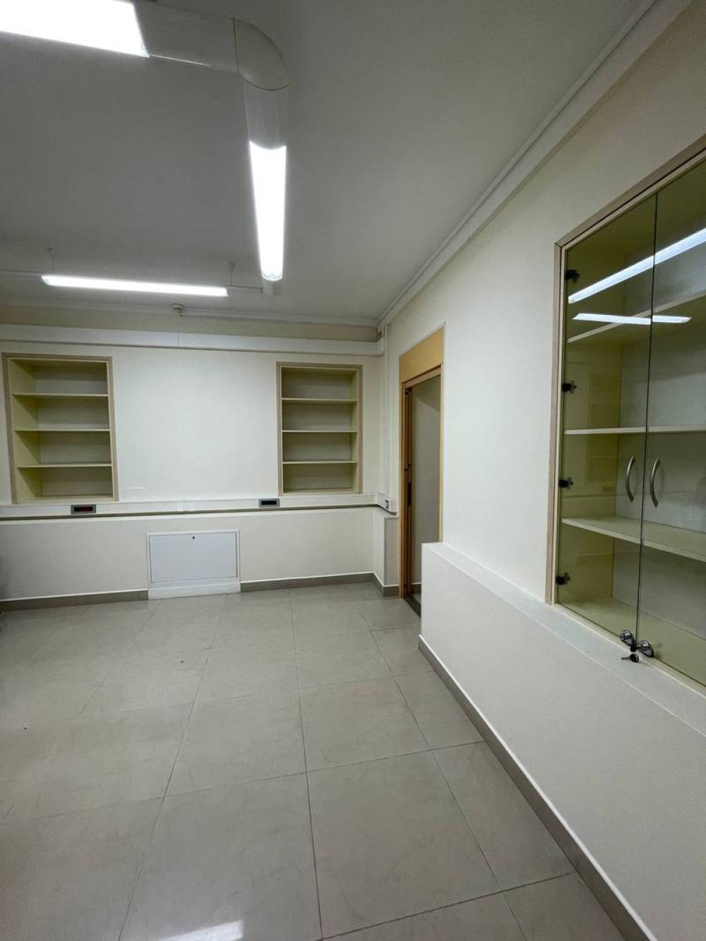 Комерційна нерухомість на вул. Базарная, 310 м², 225 000$ — FAKTOR