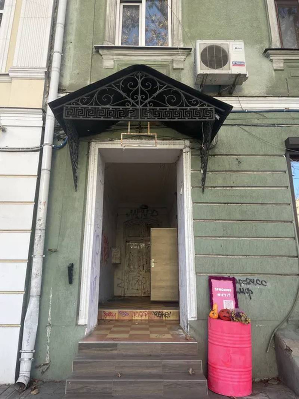 Комерційна нерухомість на вул. Троицкая, 919 м², 630 000$ — FAKTOR