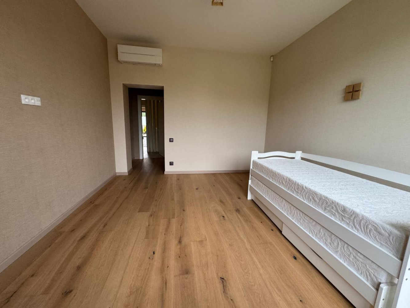 Дом на ул. Новгородская, 300 м², 1 700 000$ — FAKTOR