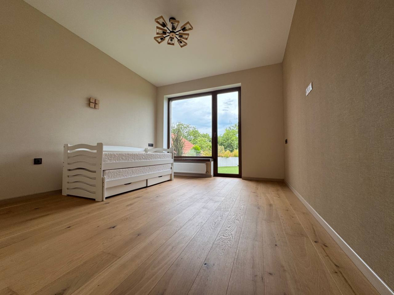 Дом на ул. Новгородская, 300 м², 1 700 000$ — FAKTOR