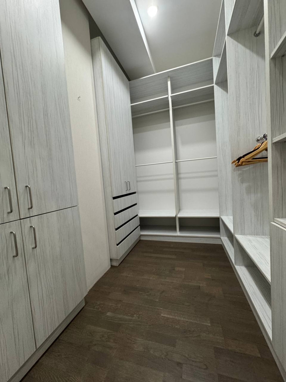 Дом на ул. Новгородская, 300 м², 1 700 000$ — FAKTOR
