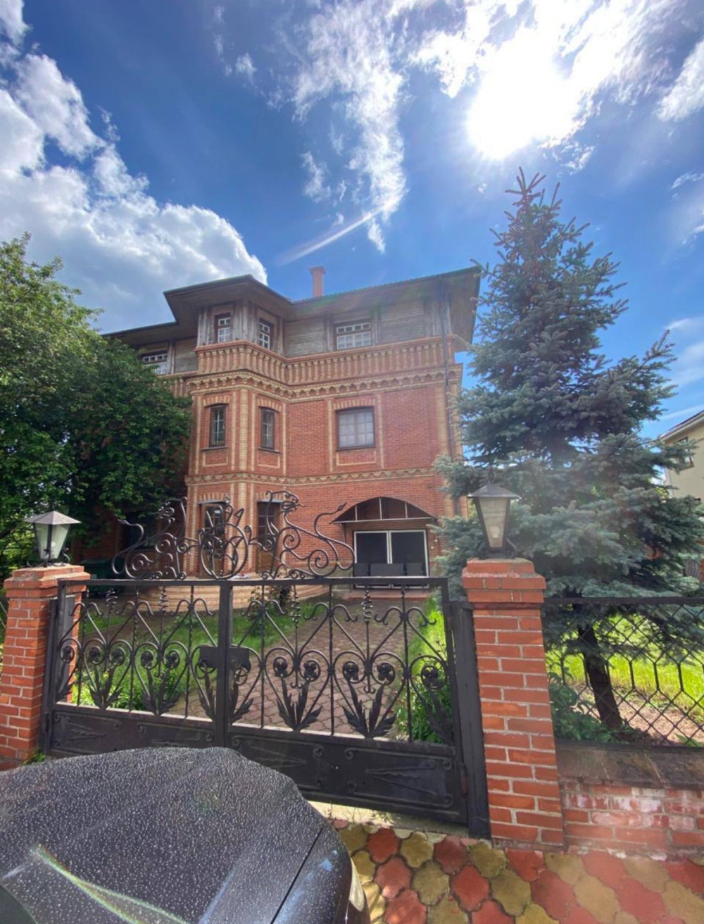 Дом на ул. Абрикосовая (Червоный Хутор), 500 м², 290 000$ — FAKTOR
