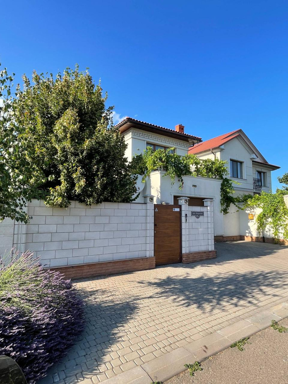 Дом на ул. Береговая, 205 м², 450 000$ — FAKTOR