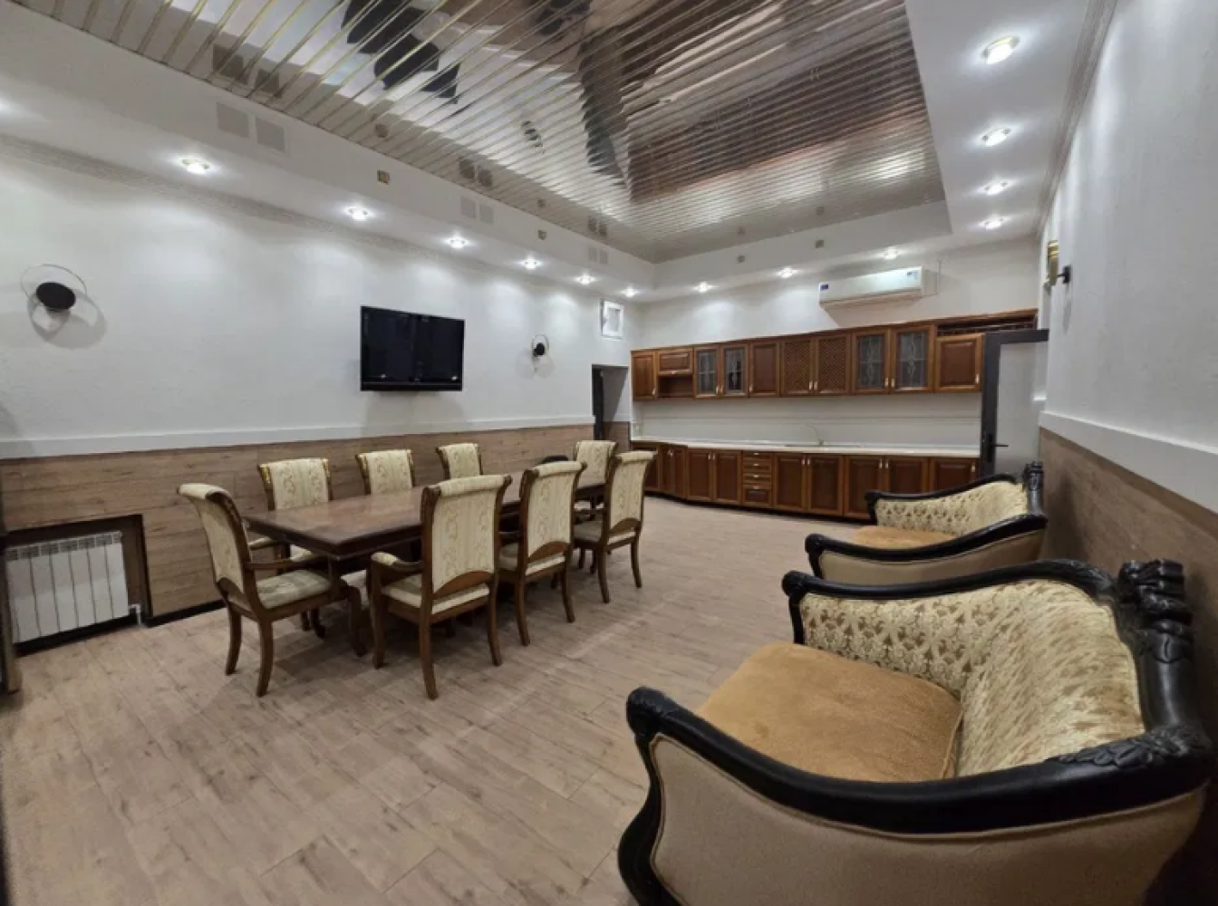 Комерційна нерухомість на вул. Атамана Головатого, 355 м², 300 000$ — FAKTOR