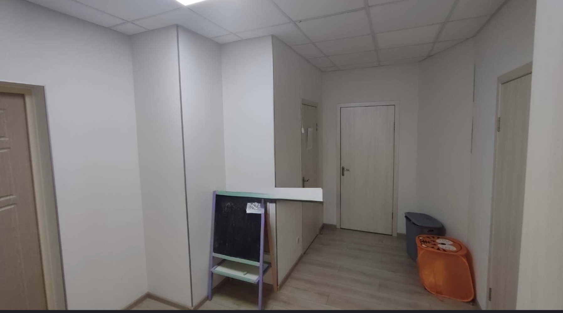 Коммерческая недвижимость на ул. Массив Радужный, 69 м², 75 000$ — FAKTOR