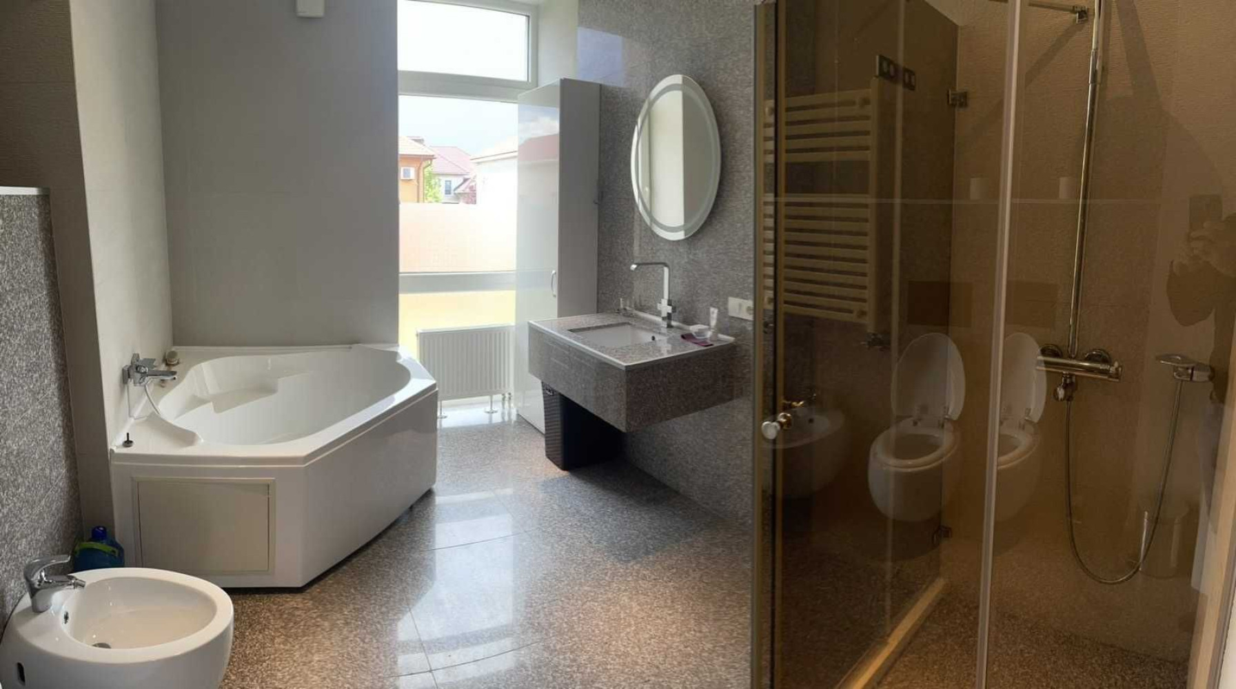 Дом на ул. Центральная (Лиманка), 400 м², 425 000$ — FAKTOR