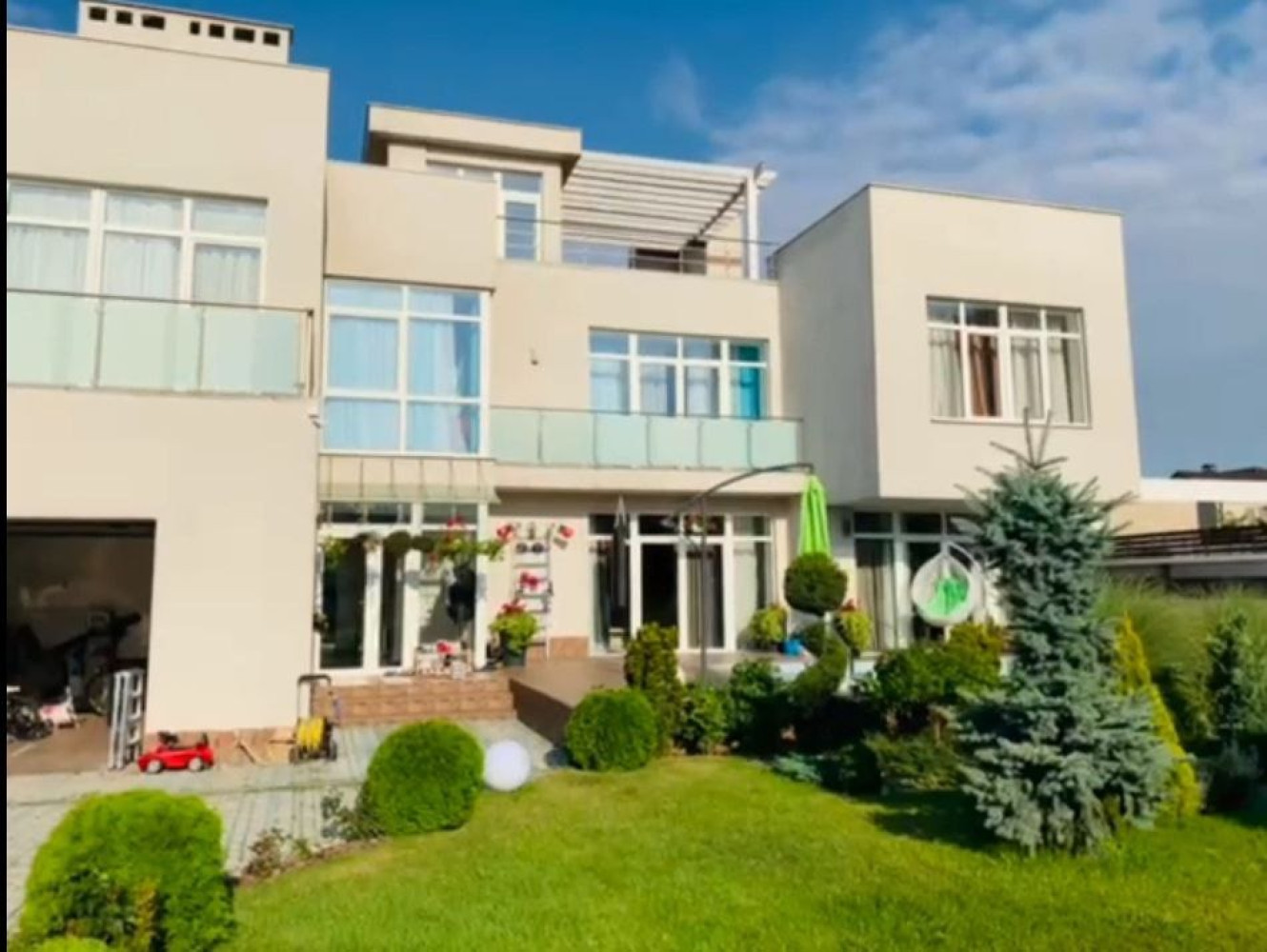 Дом на ул. Центральная (Лиманка), 400 м², 425 000$ — FAKTOR