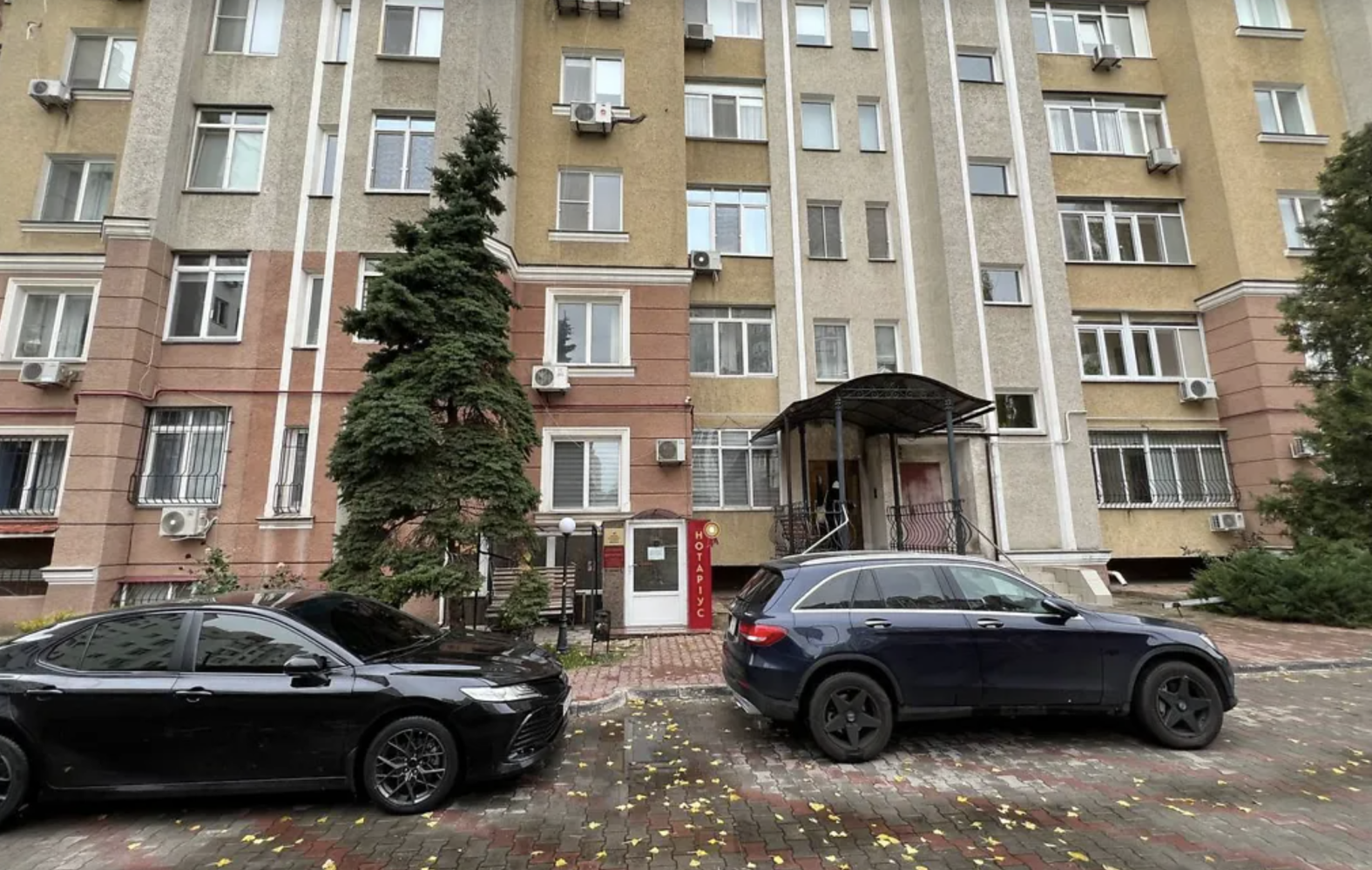 Комерційна нерухомість на вул. Довженко, 399 м², 270 000$ — FAKTOR