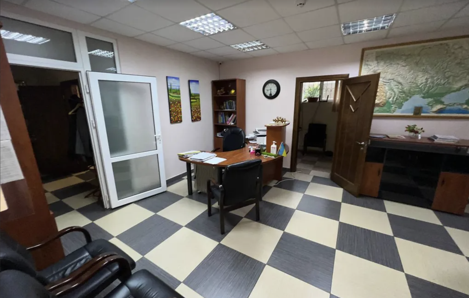 Комерційна нерухомість на вул. Довженко, 399 м², 270 000$ — FAKTOR