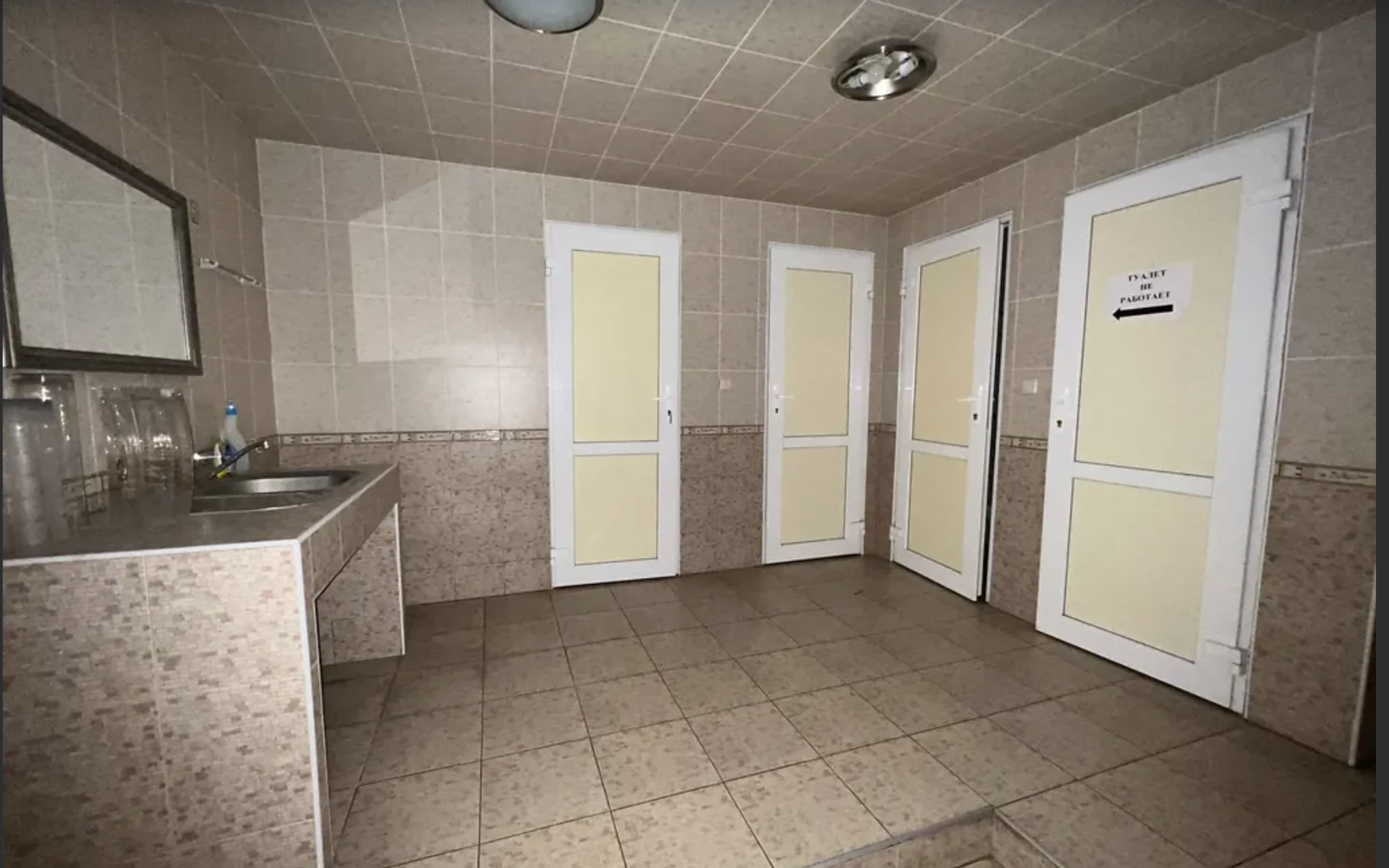 Комерційна нерухомість на вул. Довженко, 399 м², 270 000$ — FAKTOR