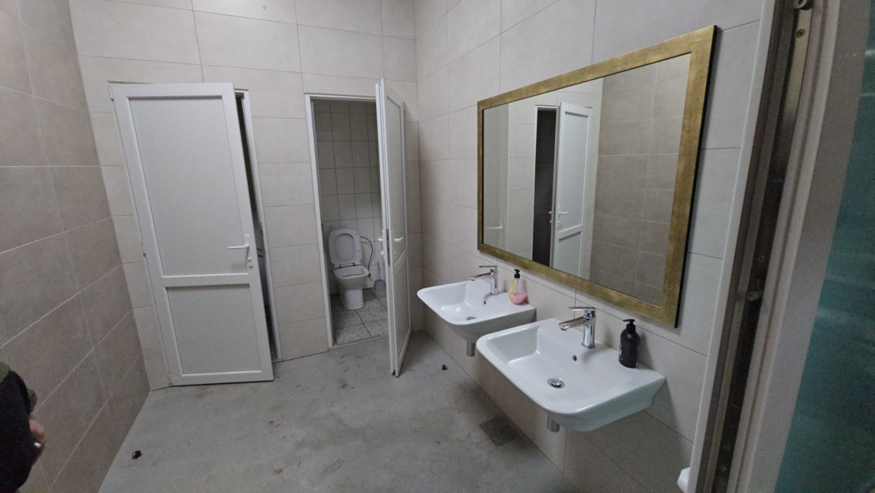 Комерційна нерухомість на вул. 4-й массив, 3000 м², 2 600 000$ — FAKTOR
