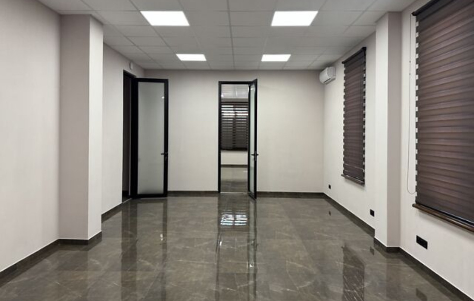 Комерційна нерухомість на вул. Тополевый пер, 300 м², 600 000$ — FAKTOR