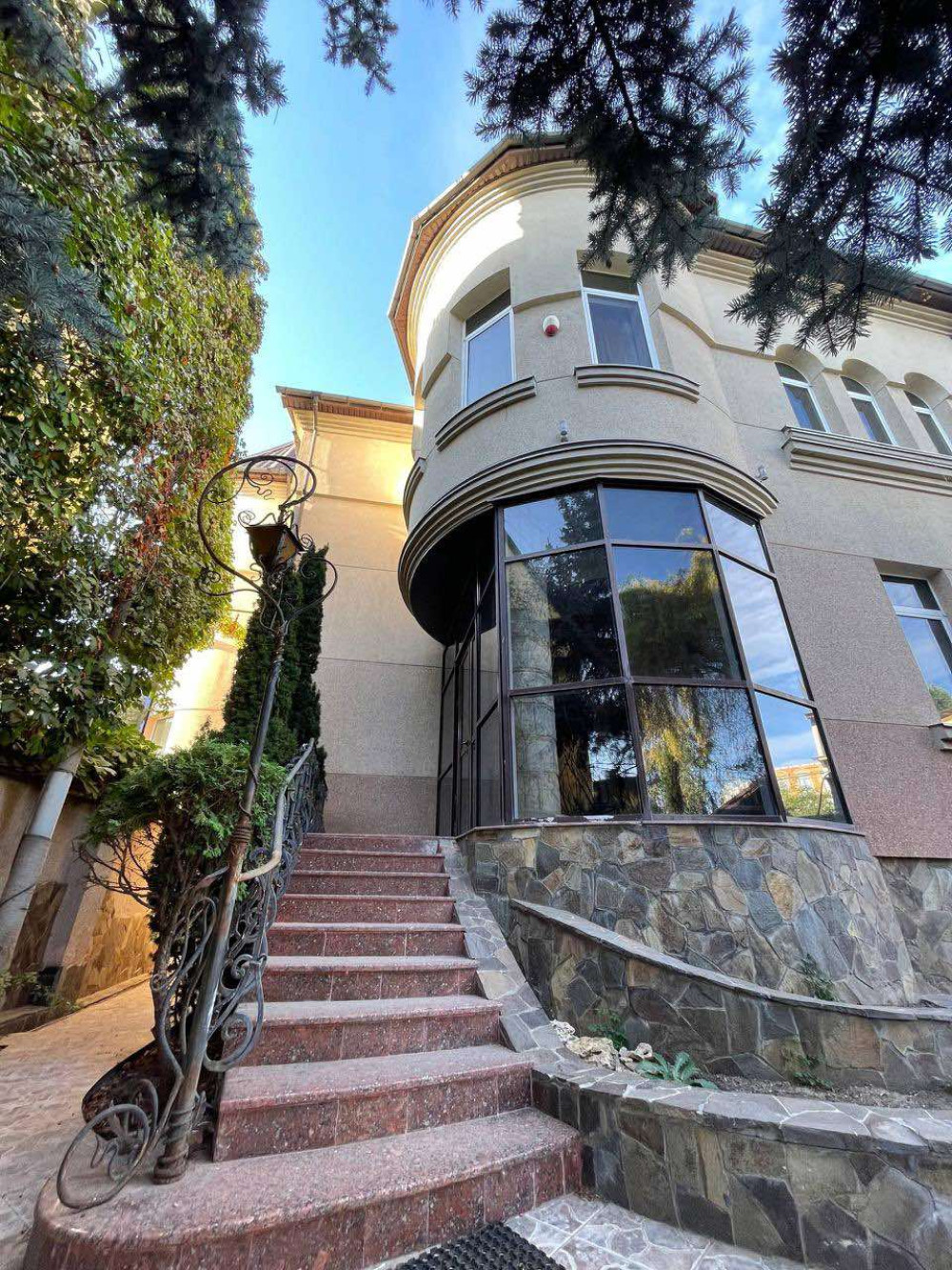 Дом на ул. Тульская, 374 м², 430 000$ — FAKTOR