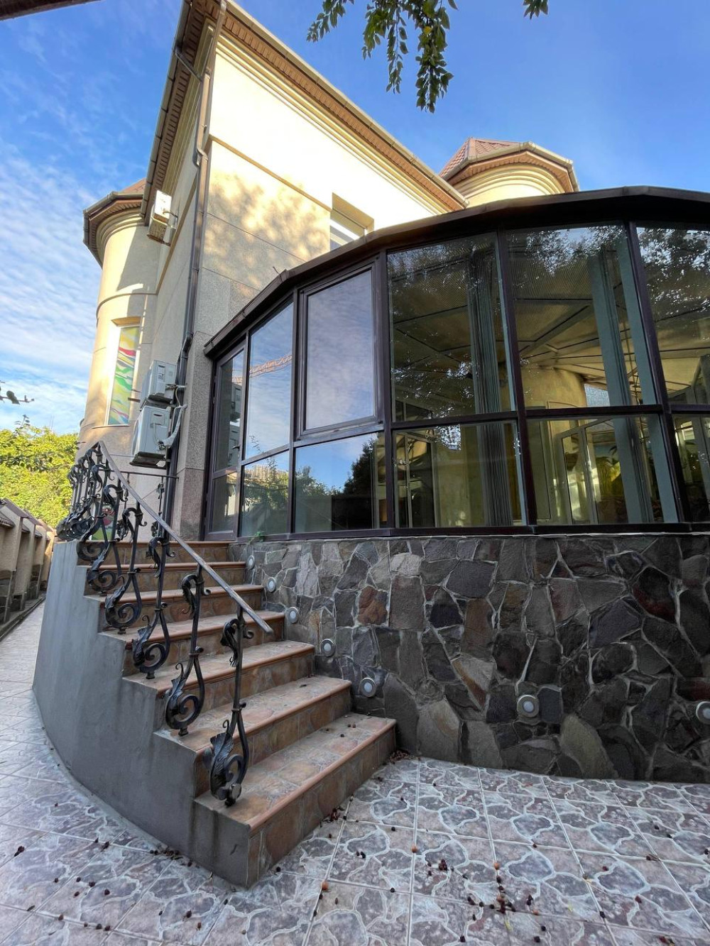Дом на ул. Тульская, 374 м², 430 000$ — FAKTOR