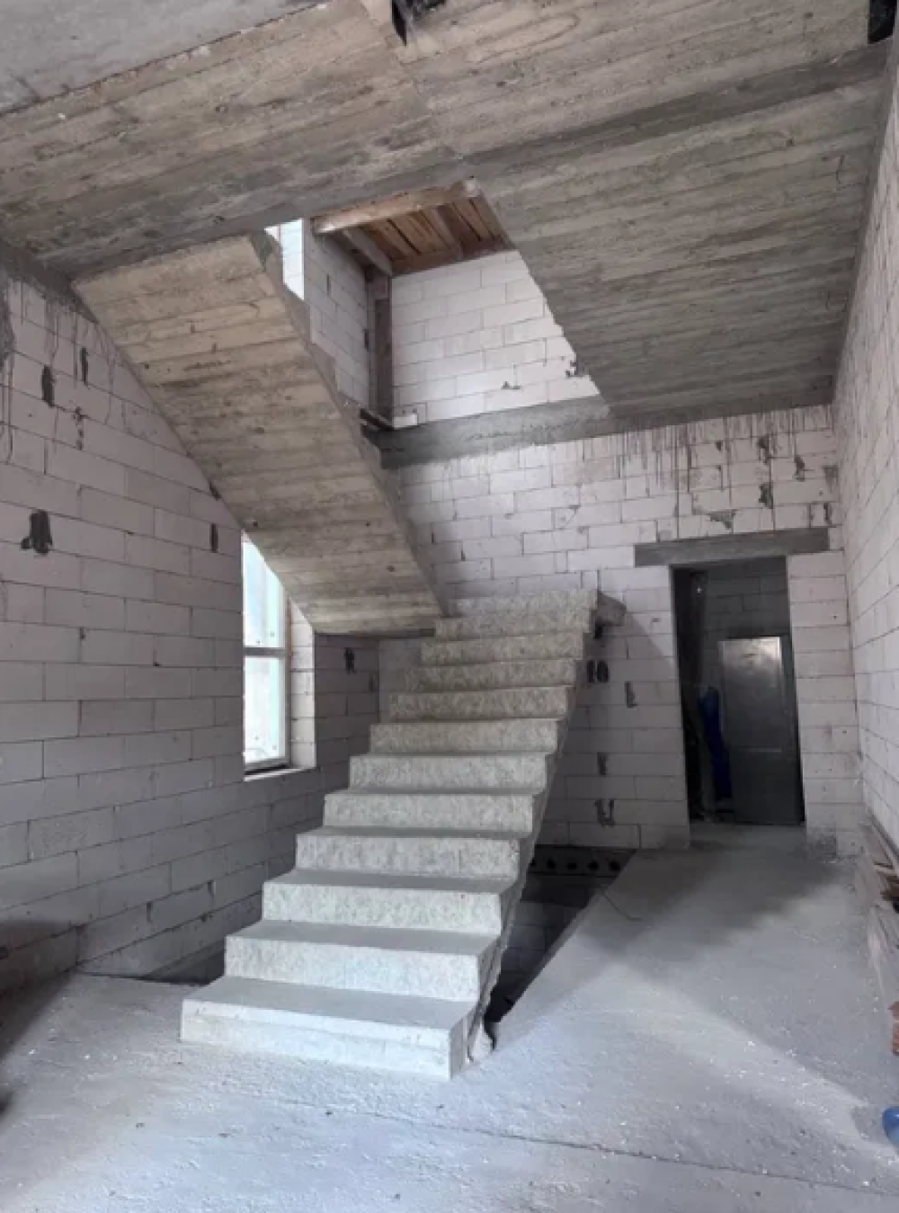 Дом на ул. Тенистая, 700 м², 300 000$ — FAKTOR
