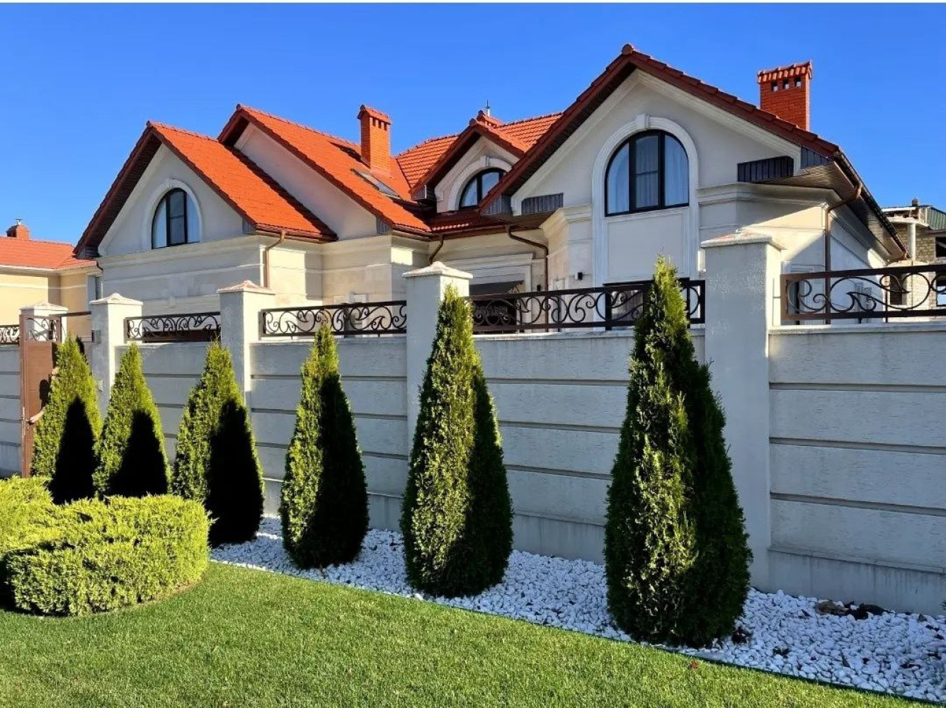 Дом на ул. Уютная (Совиньон), 362 м², 1 400 000$ — FAKTOR
