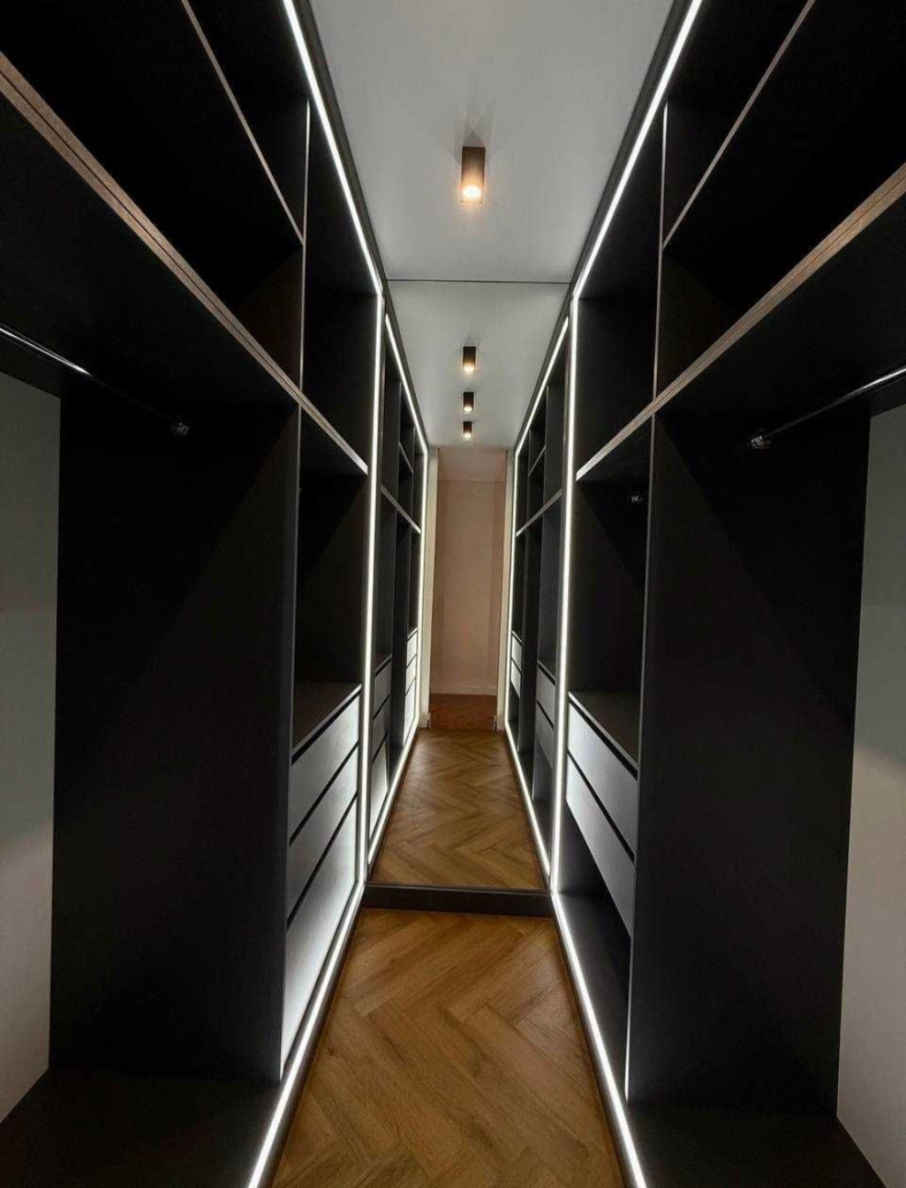 Дом на ул. Толбухина, 250 м², 740 000$ — FAKTOR