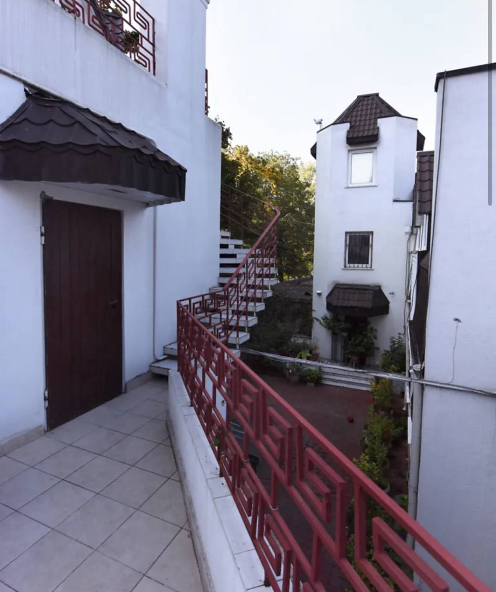 Комерційна нерухомість на вул. Львовская, 475 м², 430 000$ — FAKTOR