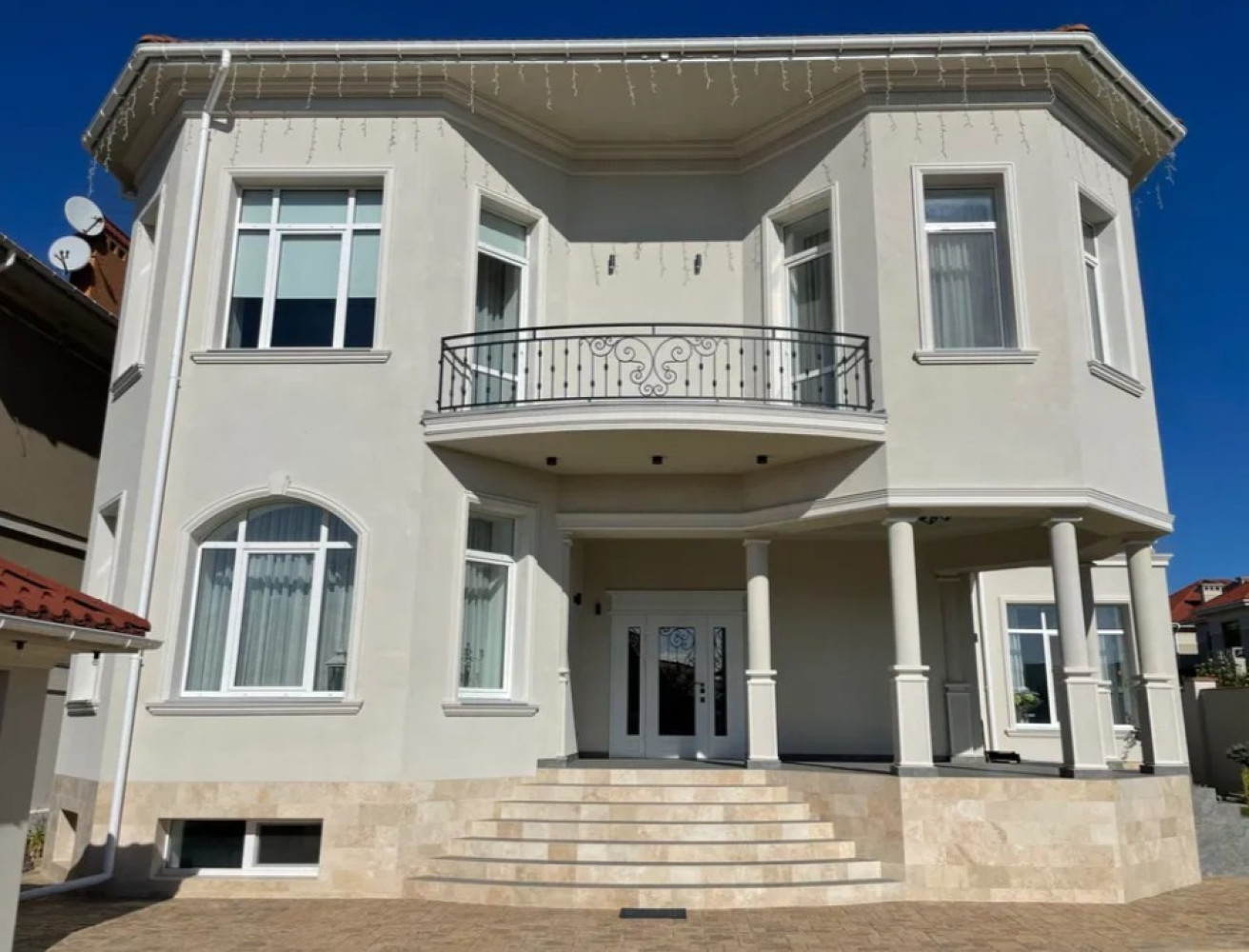 Дом на ул. Фрегатный пер., 315 м², 1 100 000$ — FAKTOR