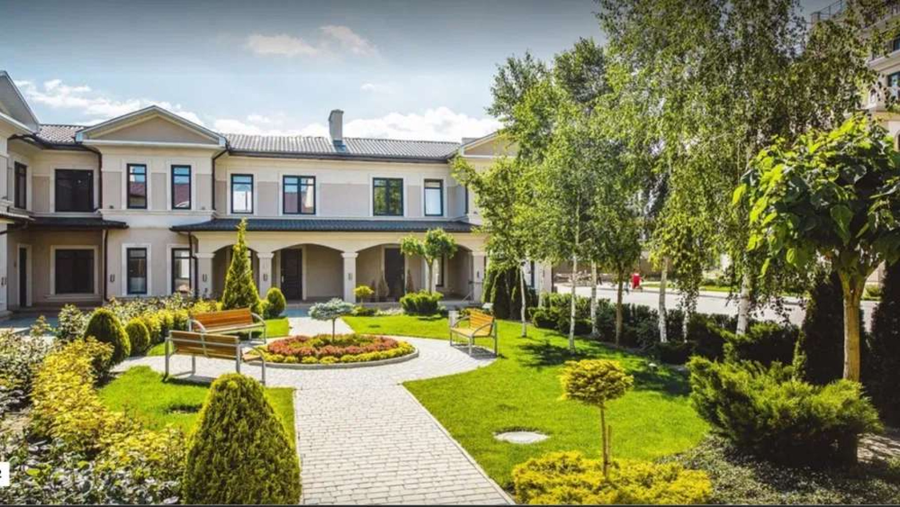 Дом на ул. Светлая, 950 м², 425 000$ — FAKTOR