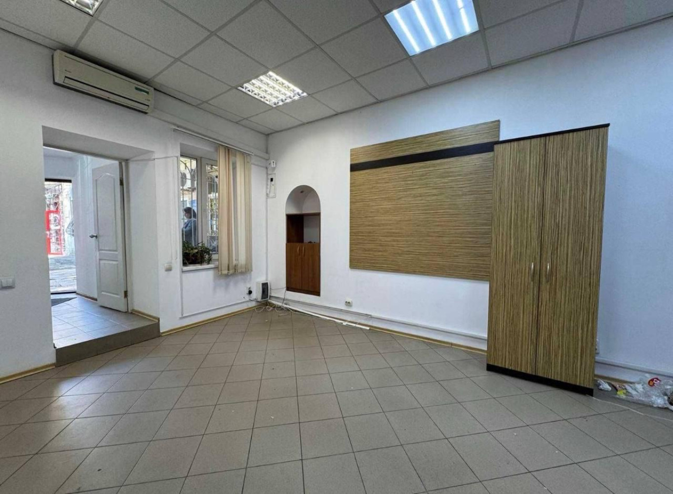 Комерційна нерухомість на вул. Ланжероновская, 29 м², 42 000$ — FAKTOR