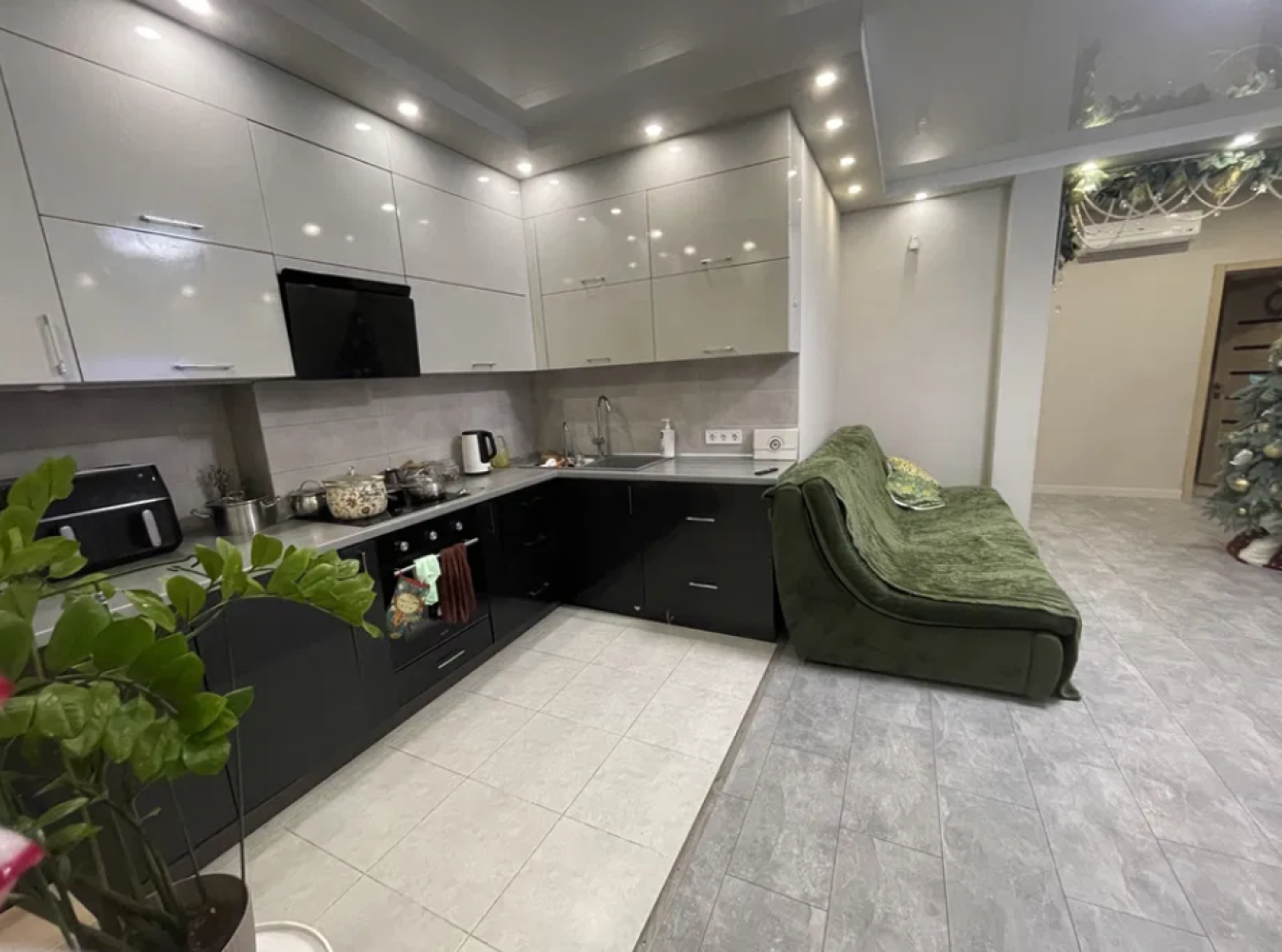 Квартира на вул. Массив Радужный, 91 м², 86 000$ — FAKTOR