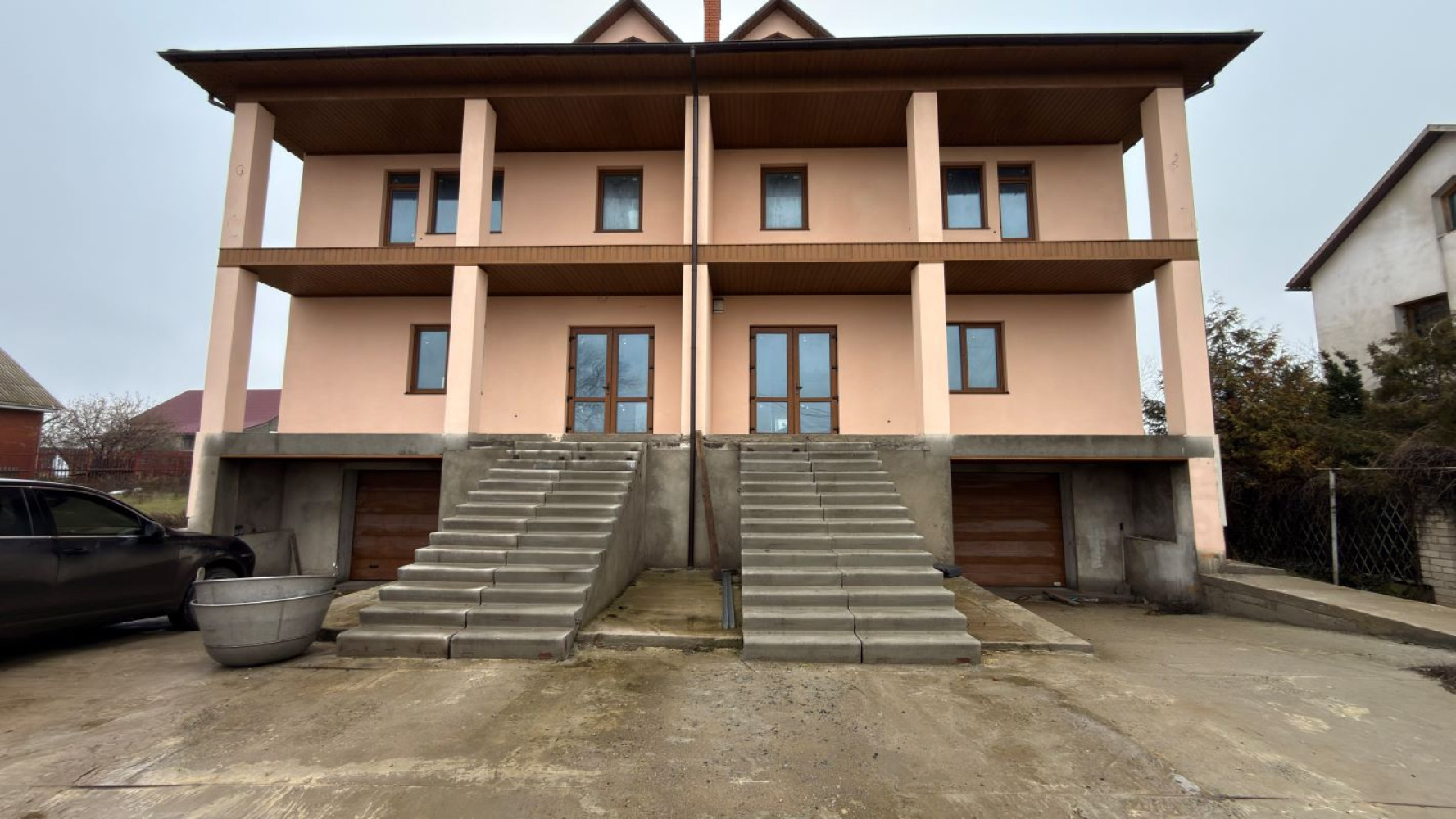 Дом на ул. Зелёная, 460 м², 180 000$ — FAKTOR
