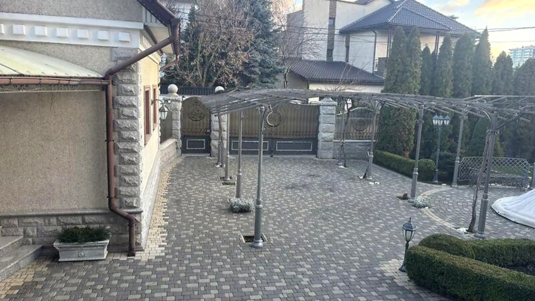 Дом на ул. Бернардацци, 616 м², 950 000$ — FAKTOR