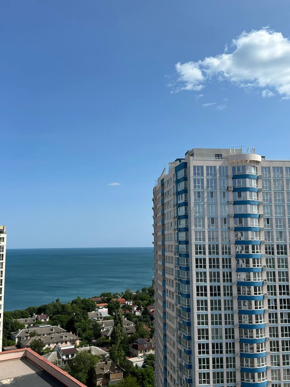 Комерційна нерухомість на вул. Литературная, 15 м², 18 500$ — FAKTOR