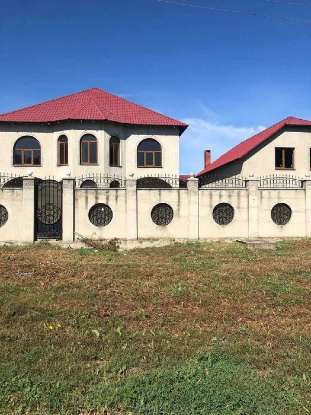 Дом на ул. Центральная, 360 м², 99 000$ — FAKTOR