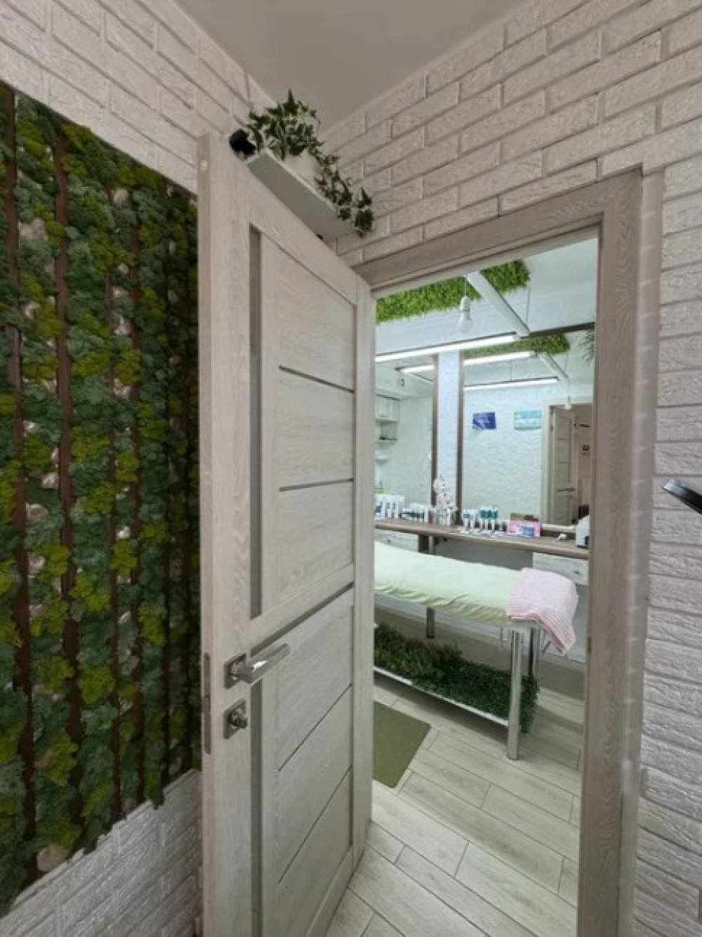 Комерційна нерухомість на вул. Массив Радужный, 58 м², 51 000$ — FAKTOR